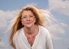 Fliegende Haare dank Föhn