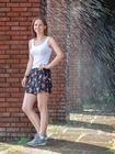 Hinter der Säule blieb das Model fast trocken