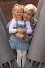 Oma und Enkelin haben Spass