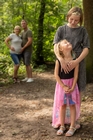 Kinder strahlen sich an
