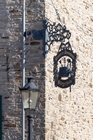 Staßenlaterne vor Wirtshaus